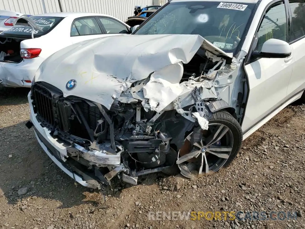 9 Photograph of a damaged car 5UXCX6C0XN9K79143 BMW X7 2022
