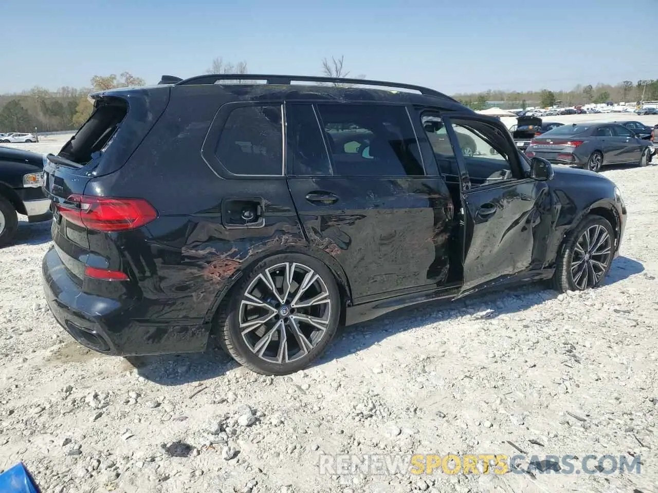 3 Photograph of a damaged car 5UXCX6C0XN9M94389 BMW X7 2022