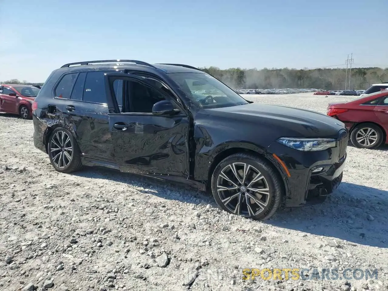4 Photograph of a damaged car 5UXCX6C0XN9M94389 BMW X7 2022