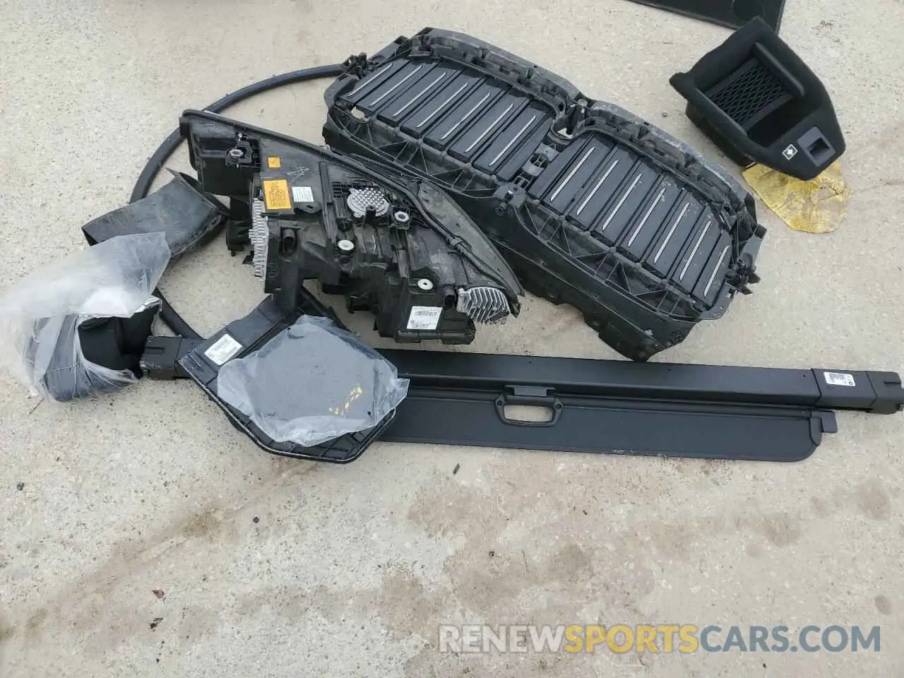 13 Photograph of a damaged car 5UXCX6C14N9M36450 BMW X7 2022