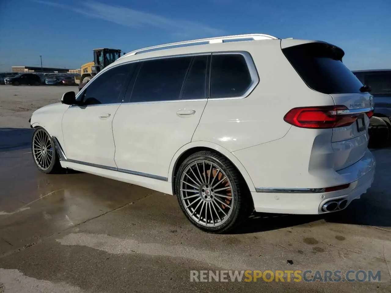 2 Photograph of a damaged car 5UXCX6C14N9M36450 BMW X7 2022
