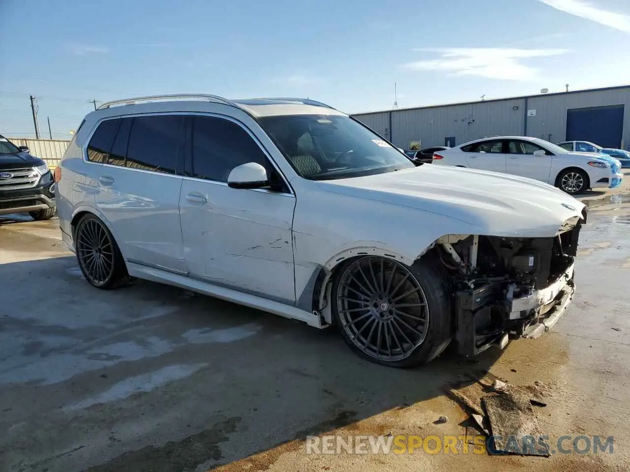 4 Photograph of a damaged car 5UXCX6C14N9M36450 BMW X7 2022