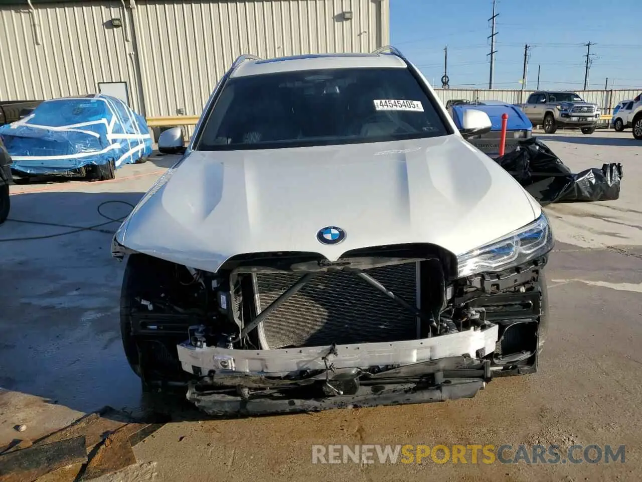 5 Photograph of a damaged car 5UXCX6C14N9M36450 BMW X7 2022