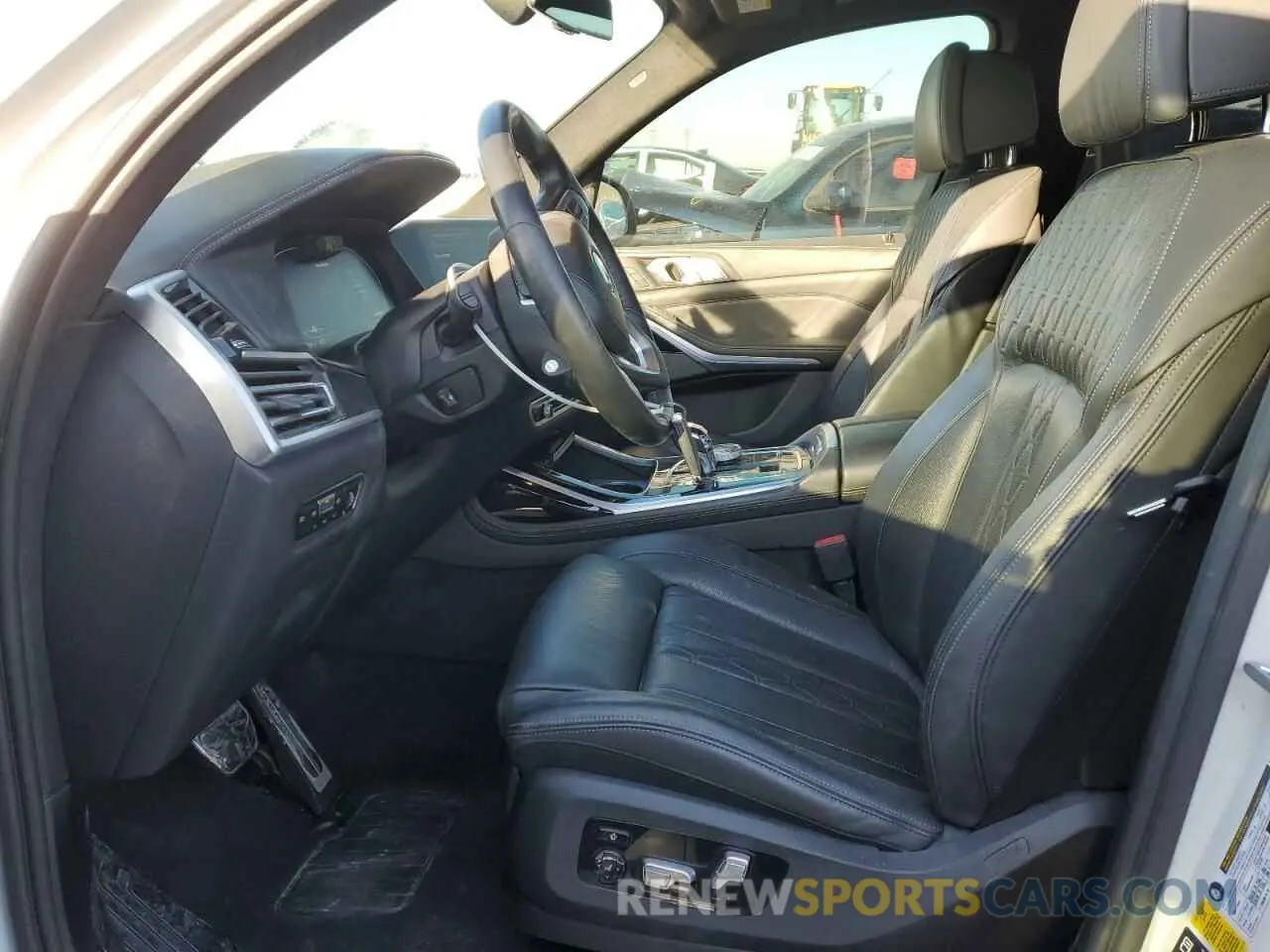 7 Photograph of a damaged car 5UXCX6C14N9M36450 BMW X7 2022