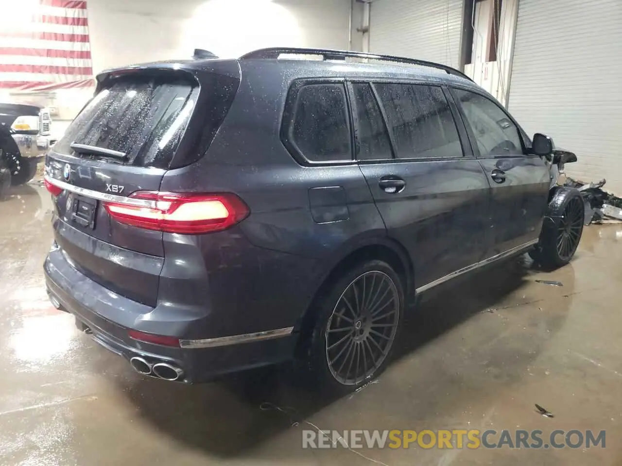 3 Photograph of a damaged car 5UXCX6C19N9N06296 BMW X7 2022