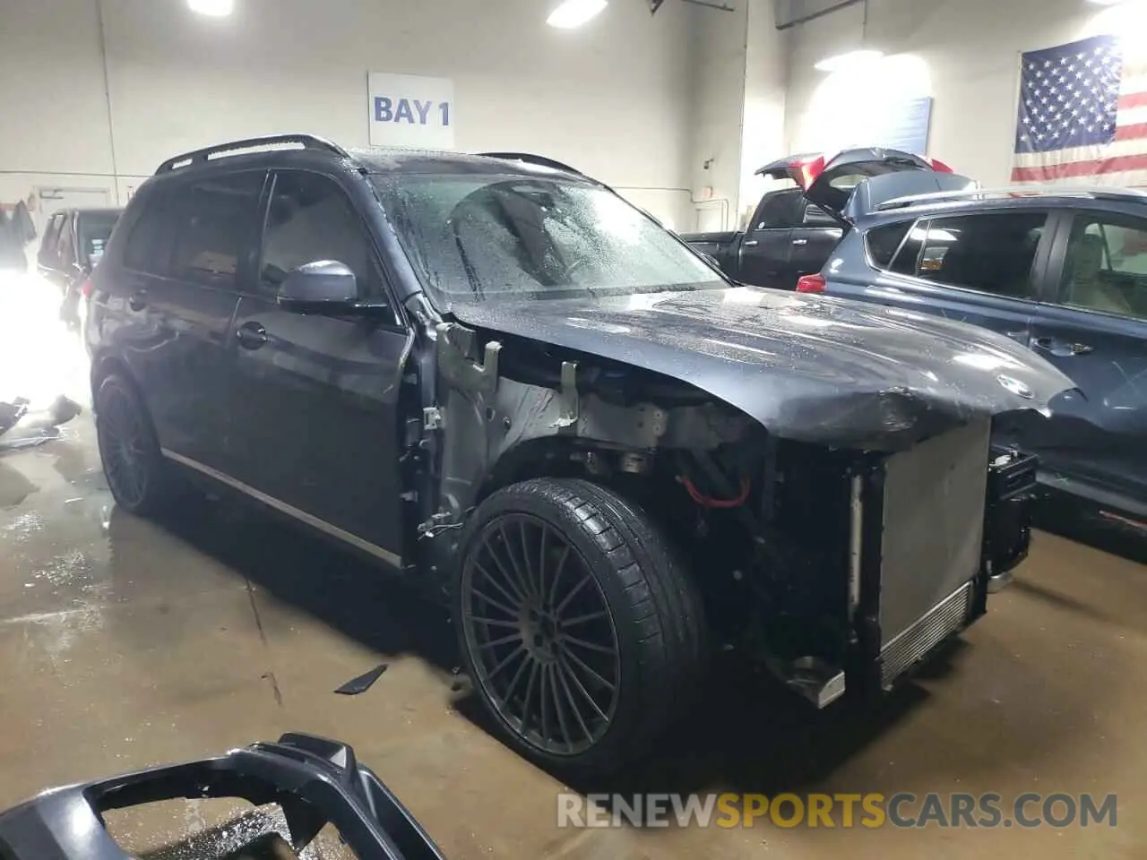 4 Photograph of a damaged car 5UXCX6C19N9N06296 BMW X7 2022