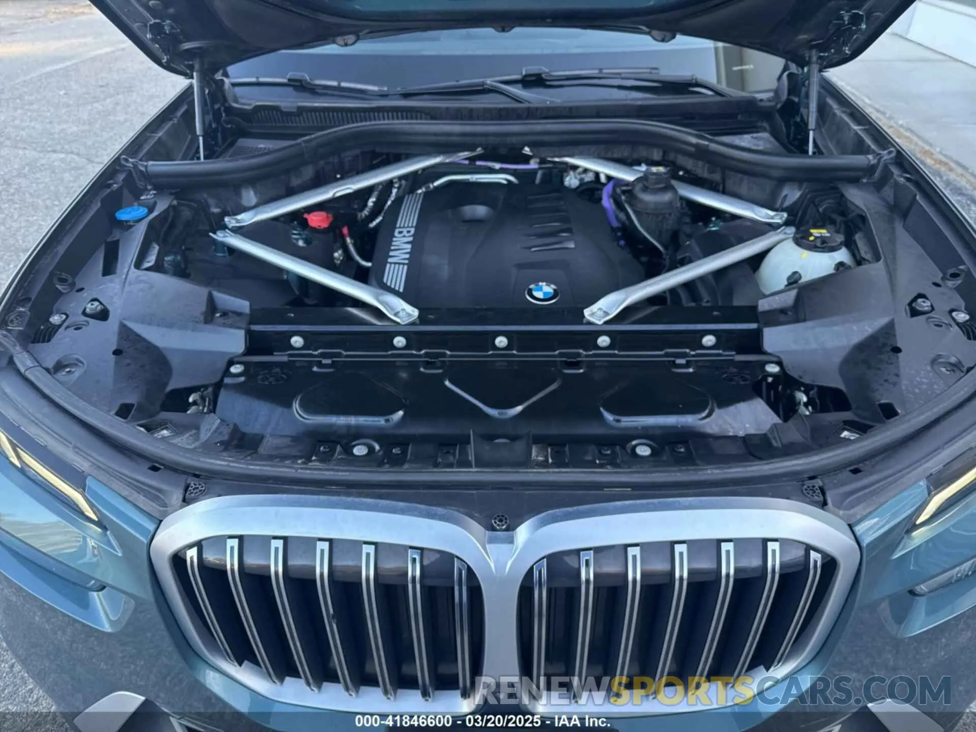 10 Photograph of a damaged car 5UX23EM00P9N53758 BMW X7 2023