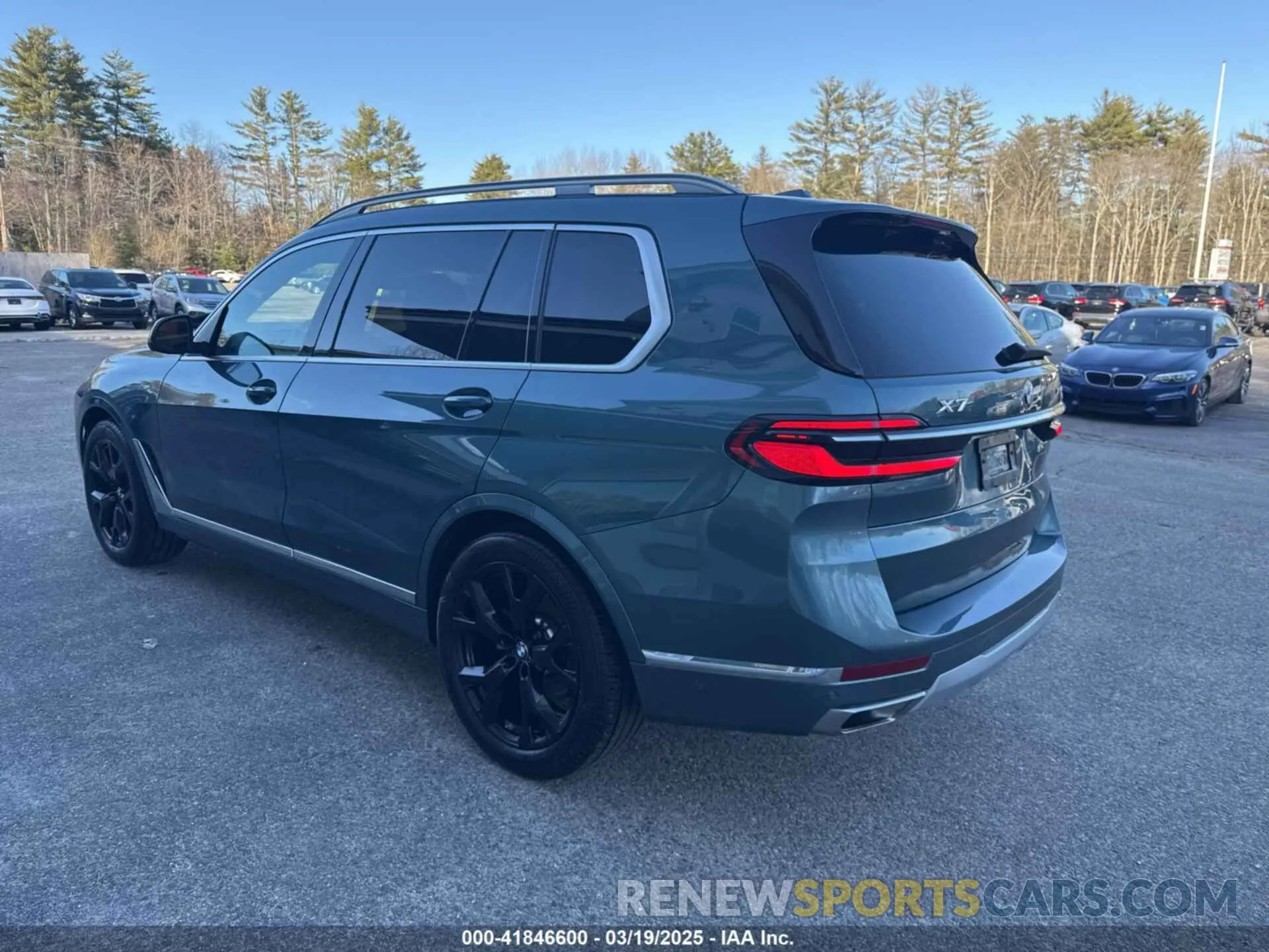 3 Photograph of a damaged car 5UX23EM00P9N53758 BMW X7 2023