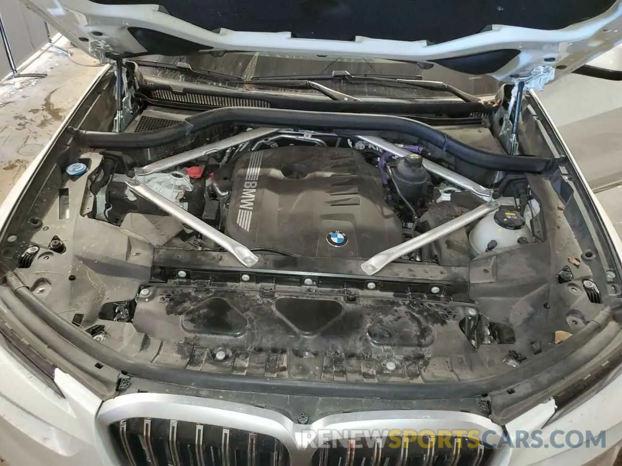 12 Photograph of a damaged car 5UX23EM00P9P20295 BMW X7 2023