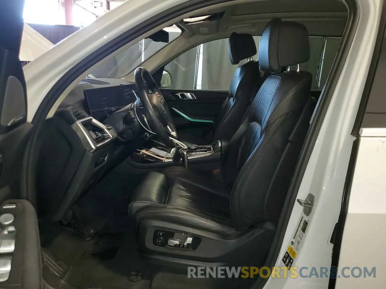 7 Photograph of a damaged car 5UX23EM00P9P20295 BMW X7 2023