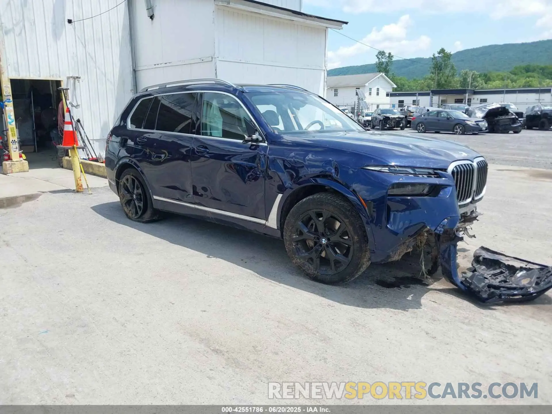 1 Photograph of a damaged car 5UX23EM00P9P21091 BMW X7 2023