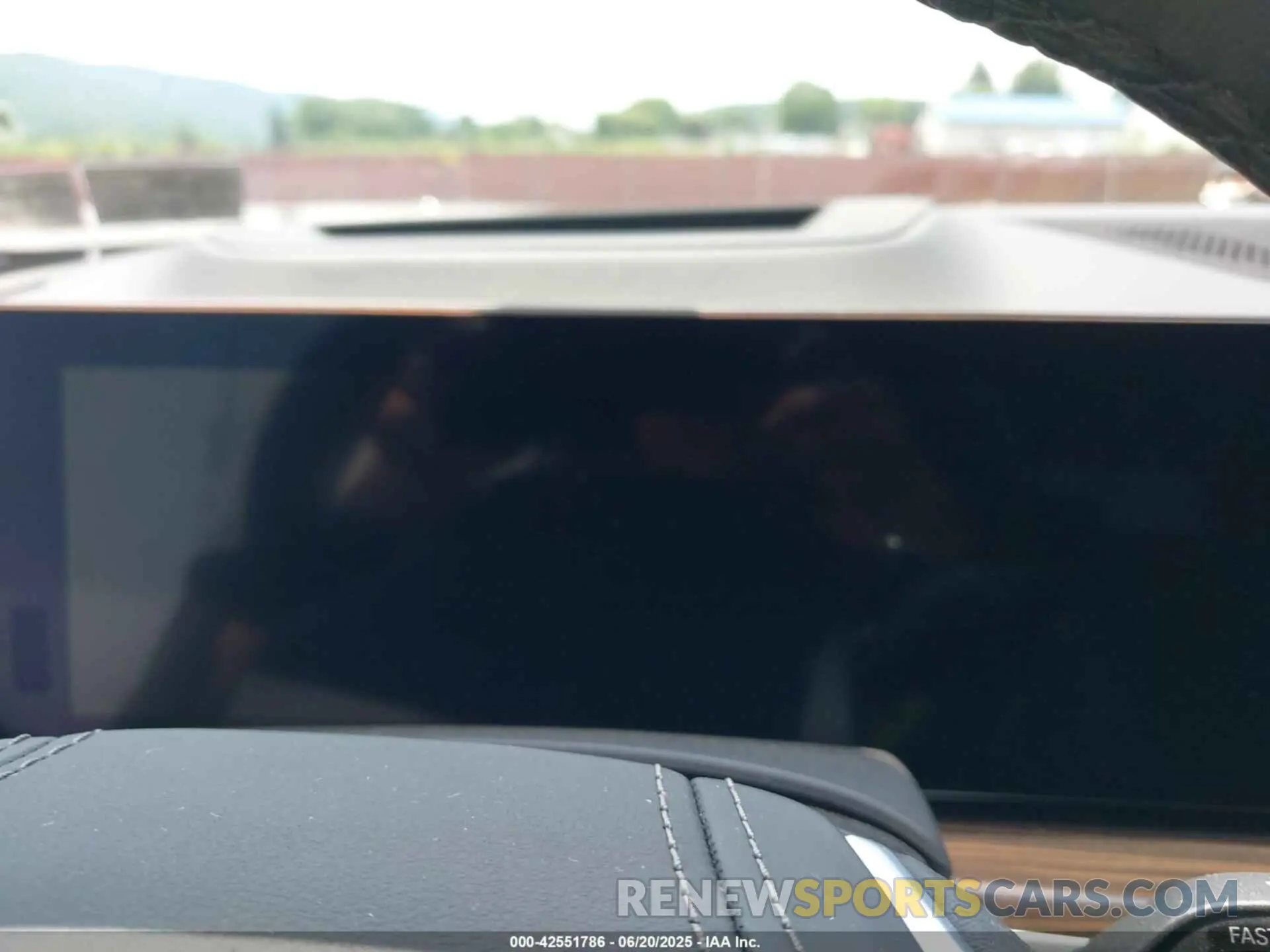 15 Photograph of a damaged car 5UX23EM00P9P21091 BMW X7 2023