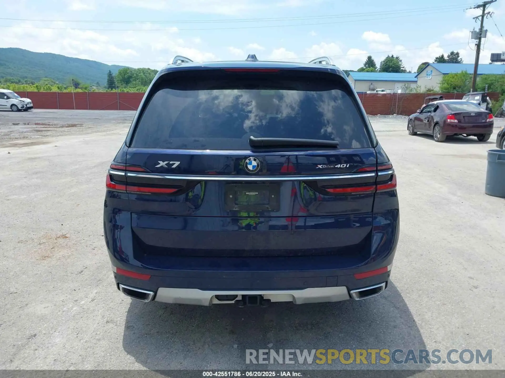 16 Photograph of a damaged car 5UX23EM00P9P21091 BMW X7 2023