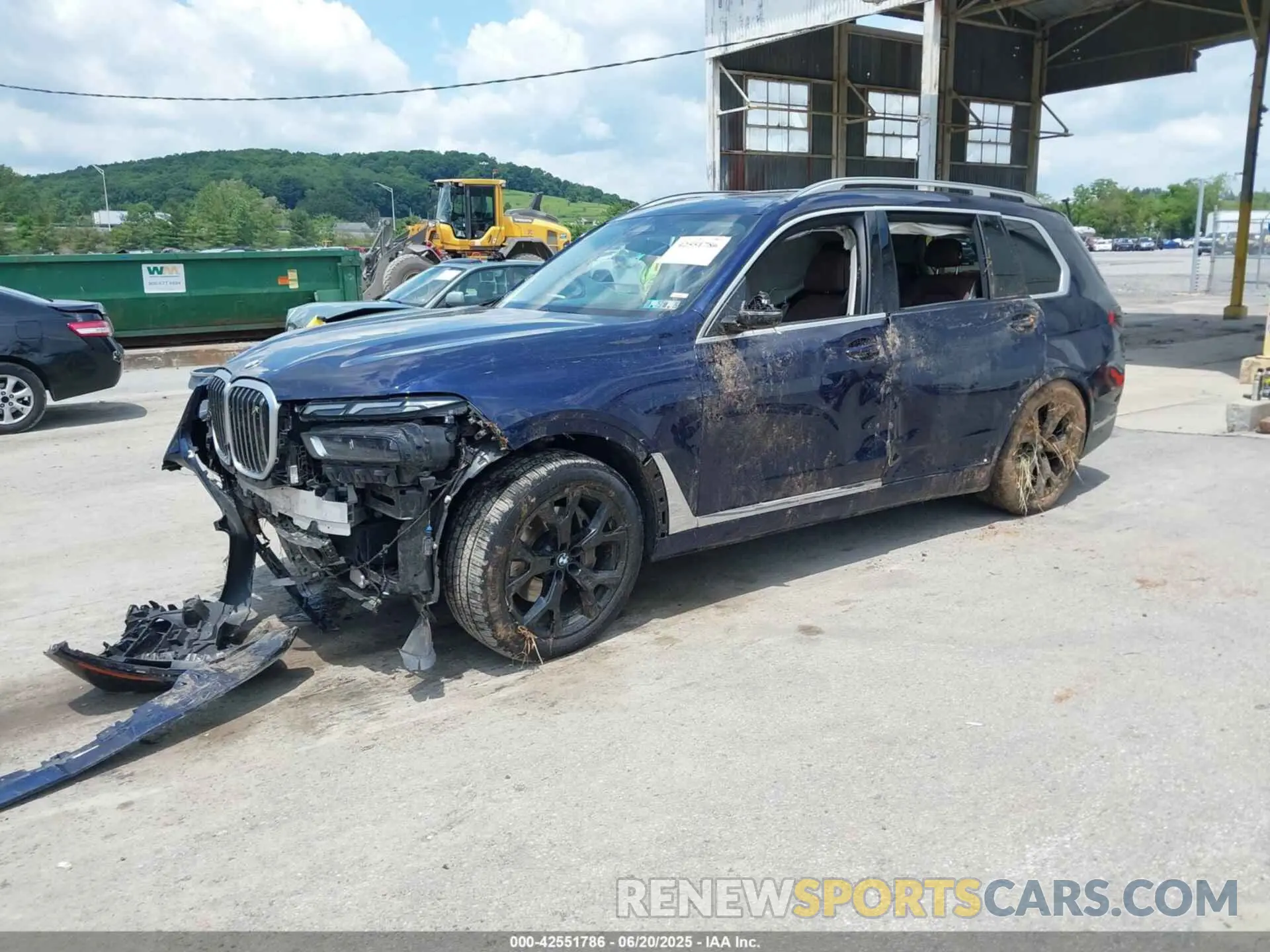 2 Photograph of a damaged car 5UX23EM00P9P21091 BMW X7 2023