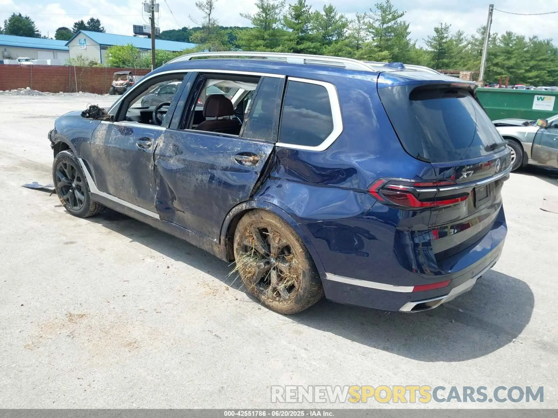 3 Photograph of a damaged car 5UX23EM00P9P21091 BMW X7 2023