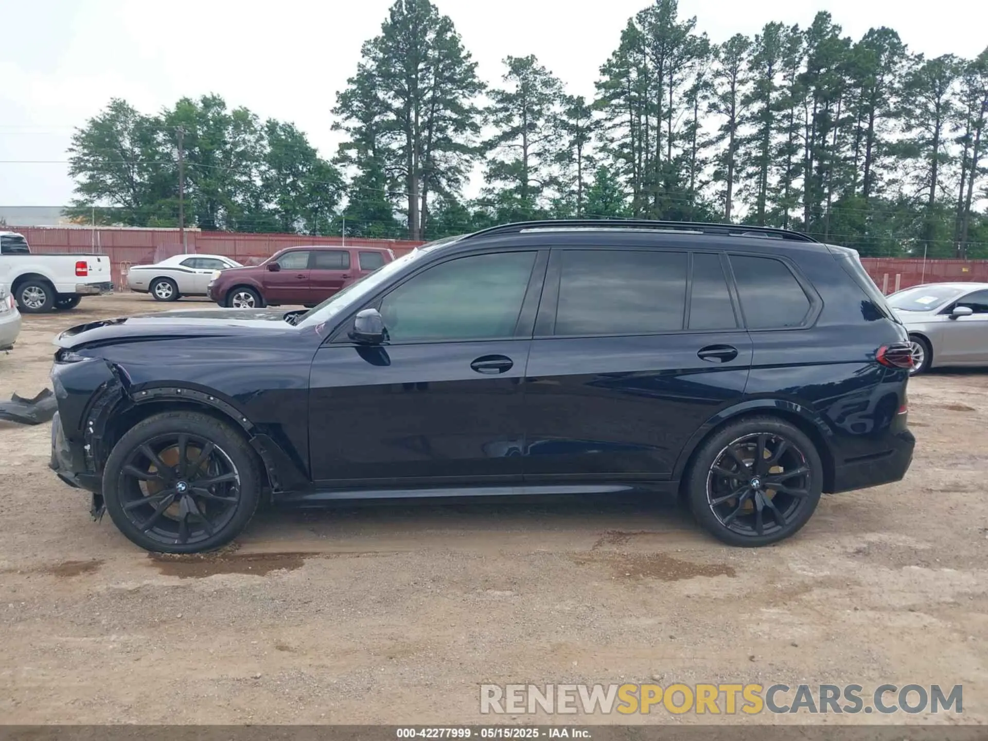 15 Photograph of a damaged car 5UX23EM00P9R09660 BMW X7 2023