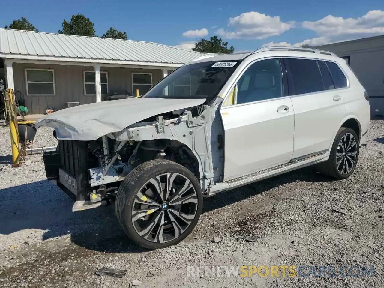 1 Photograph of a damaged car 5UX23EM00P9R40276 BMW X7 2023