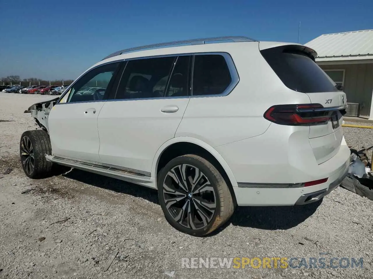 2 Photograph of a damaged car 5UX23EM00P9R40276 BMW X7 2023