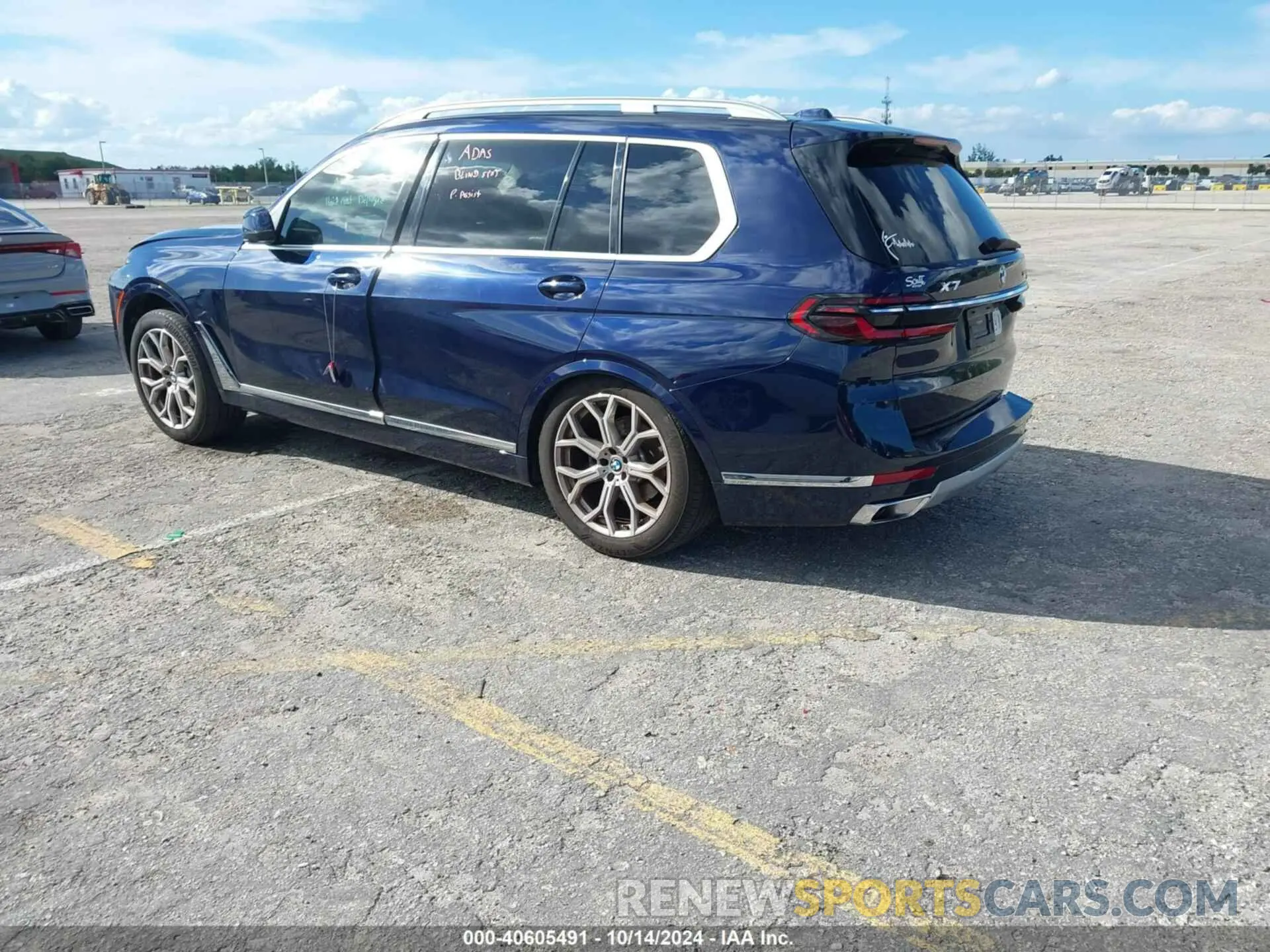 3 Photograph of a damaged car 5UX23EM01P9N67491 BMW X7 2023