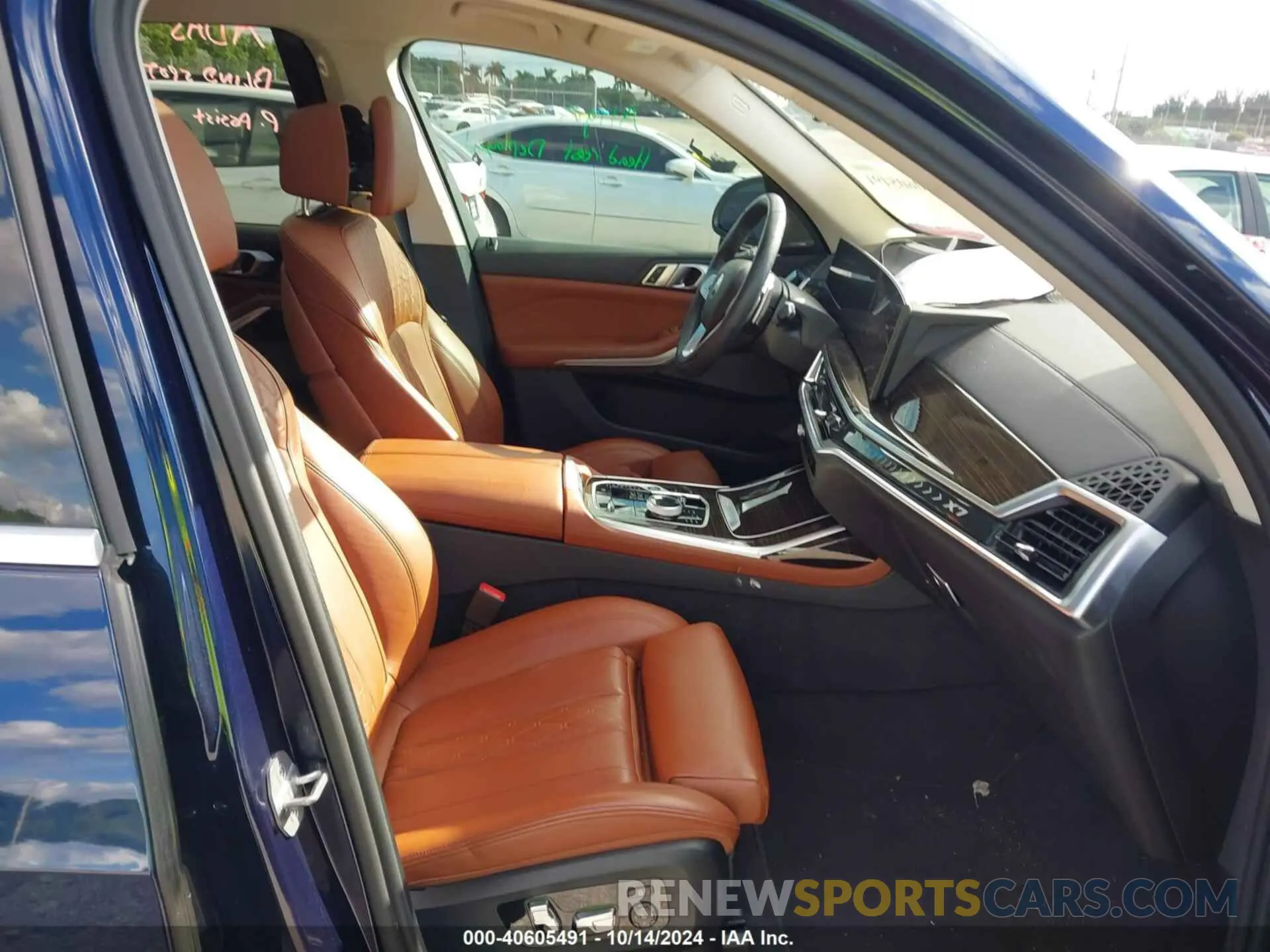 5 Photograph of a damaged car 5UX23EM01P9N67491 BMW X7 2023