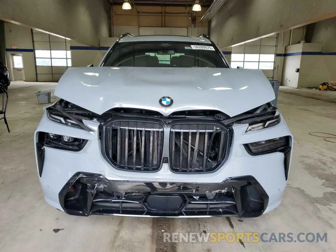 5 Photograph of a damaged car 5UX23EM01P9R78454 BMW X7 2023