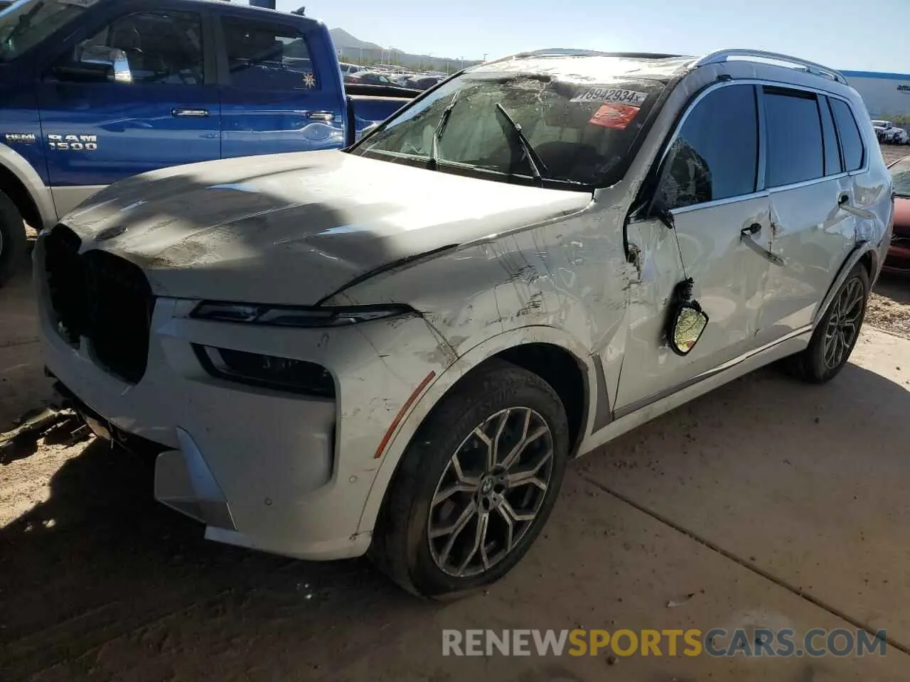 1 Photograph of a damaged car 5UX23EM02P9R84960 BMW X7 2023