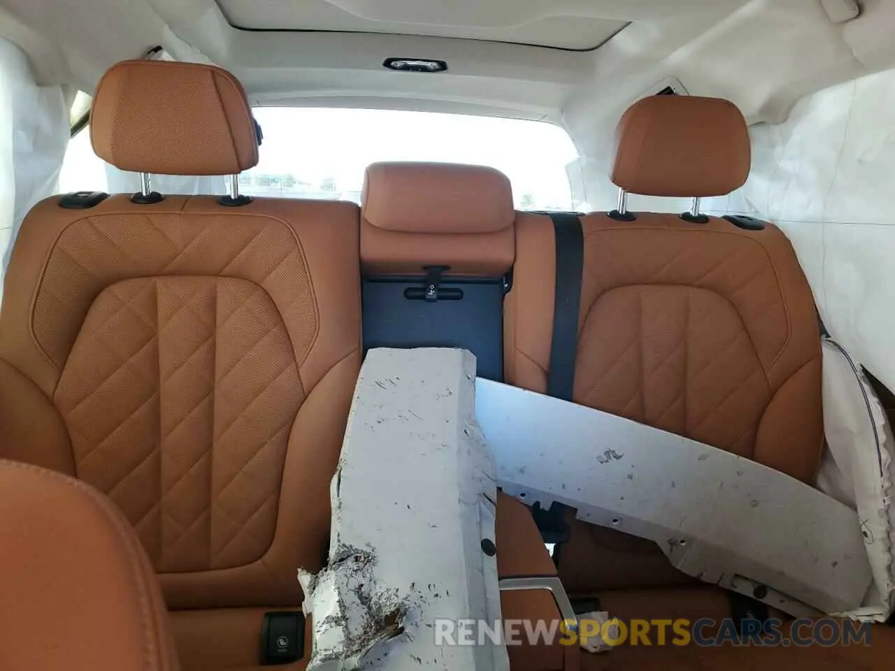 10 Photograph of a damaged car 5UX23EM02P9R84960 BMW X7 2023