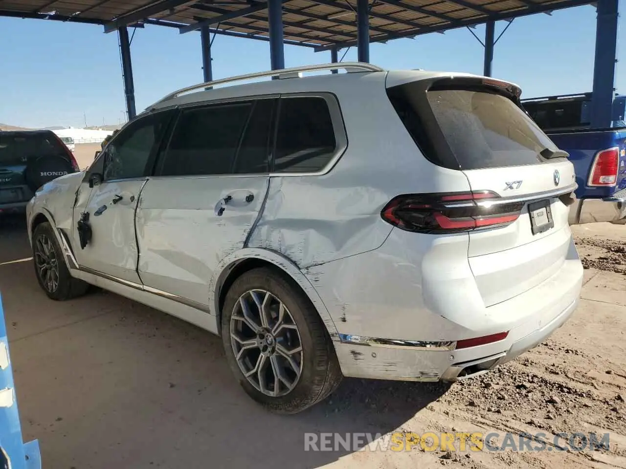 2 Photograph of a damaged car 5UX23EM02P9R84960 BMW X7 2023
