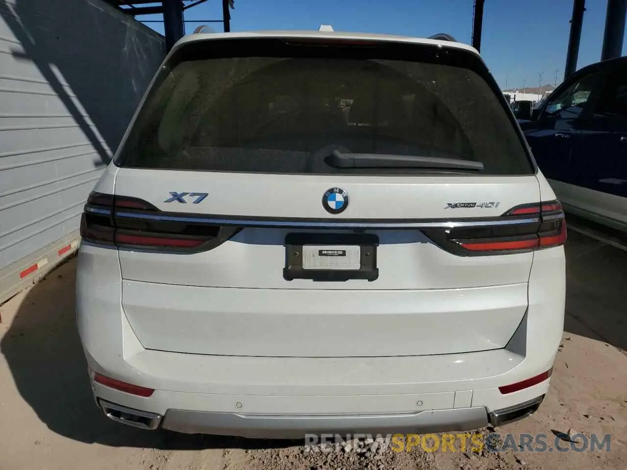 6 Photograph of a damaged car 5UX23EM02P9R84960 BMW X7 2023