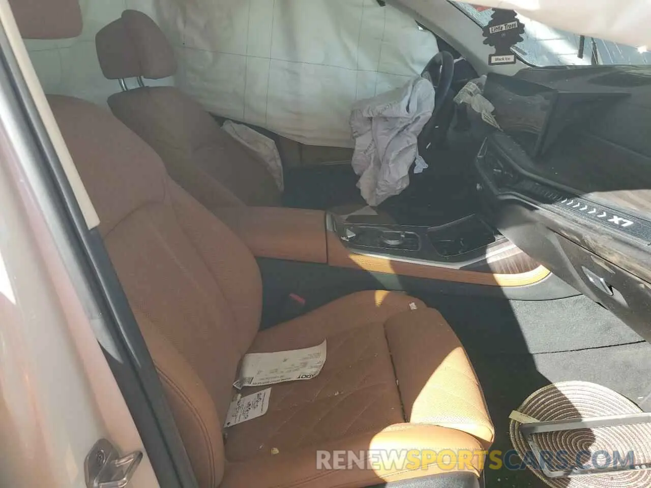 7 Photograph of a damaged car 5UX23EM02P9R84960 BMW X7 2023