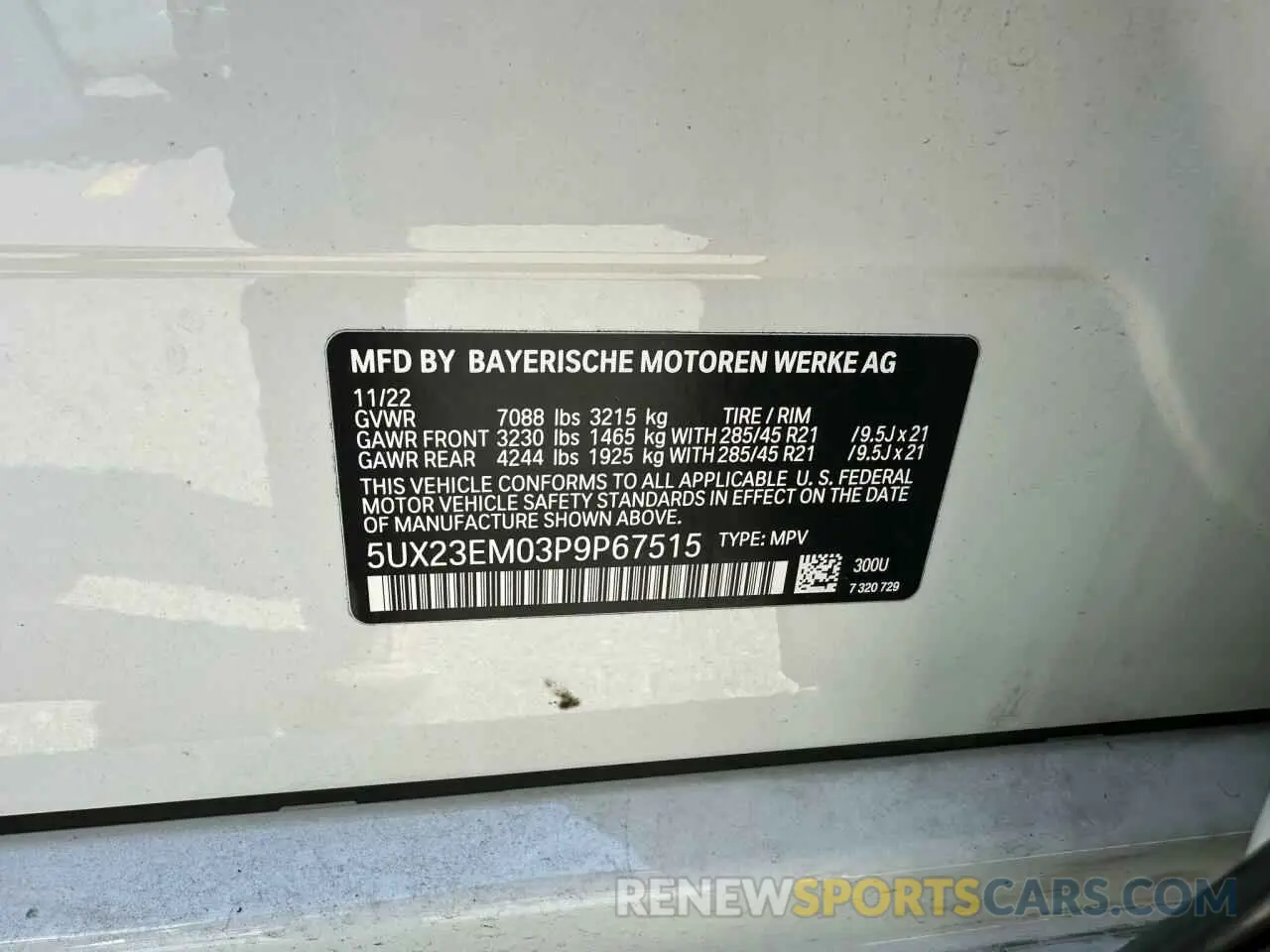 10 Photograph of a damaged car 5UX23EM03P9P67515 BMW X7 2023
