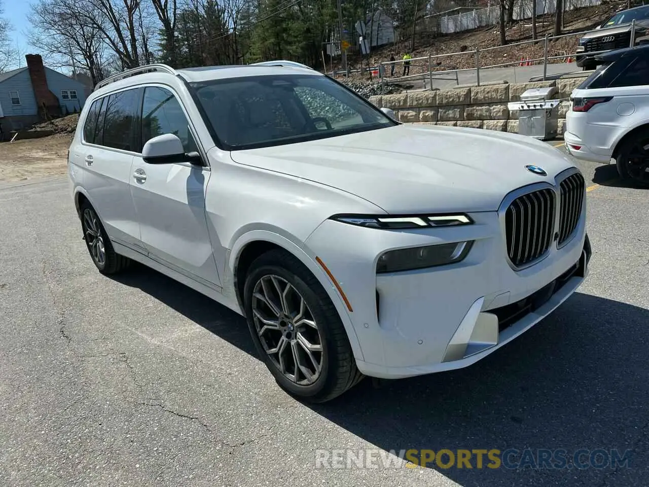 4 Photograph of a damaged car 5UX23EM03P9P67515 BMW X7 2023