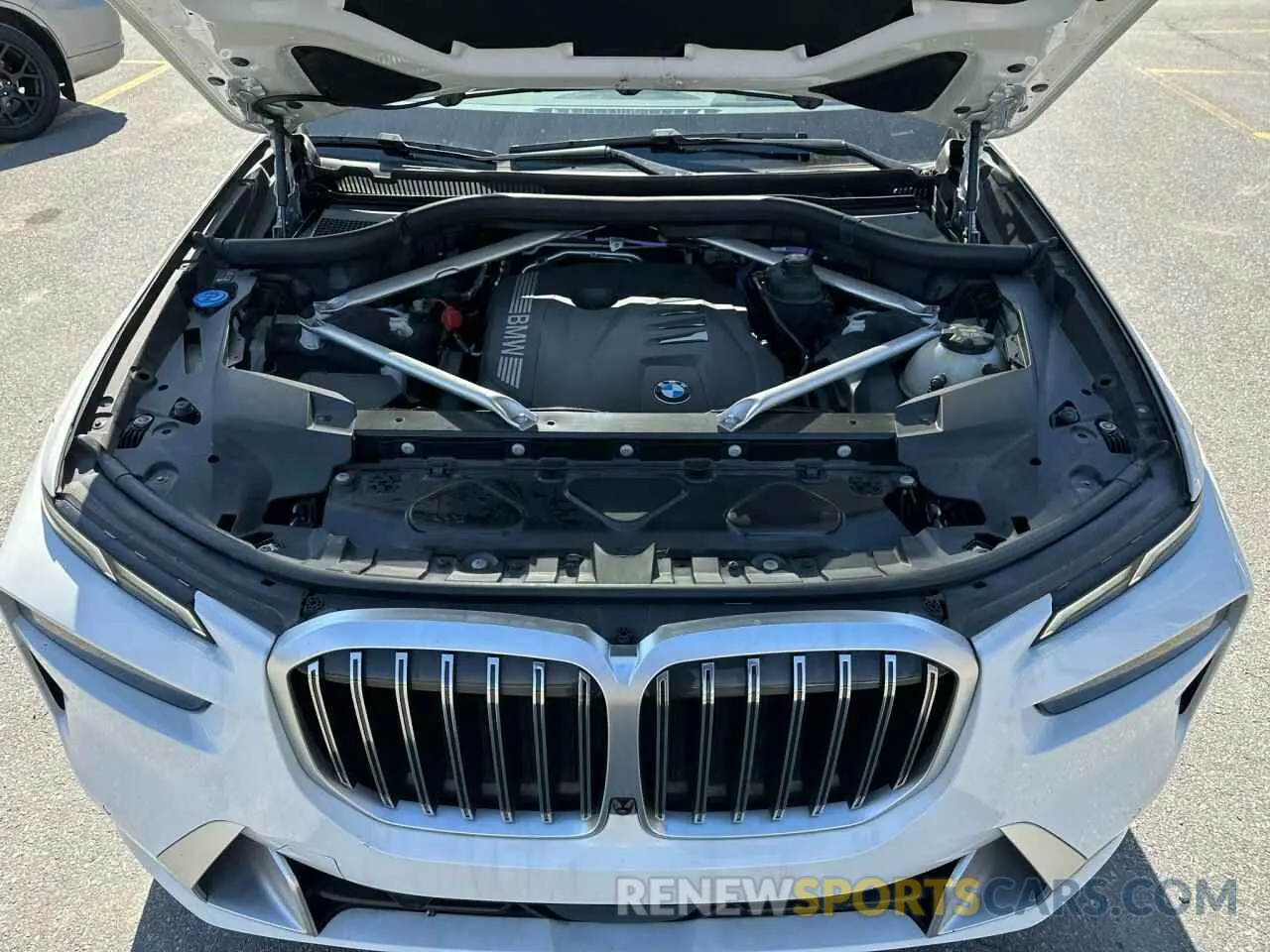 5 Photograph of a damaged car 5UX23EM03P9P67515 BMW X7 2023