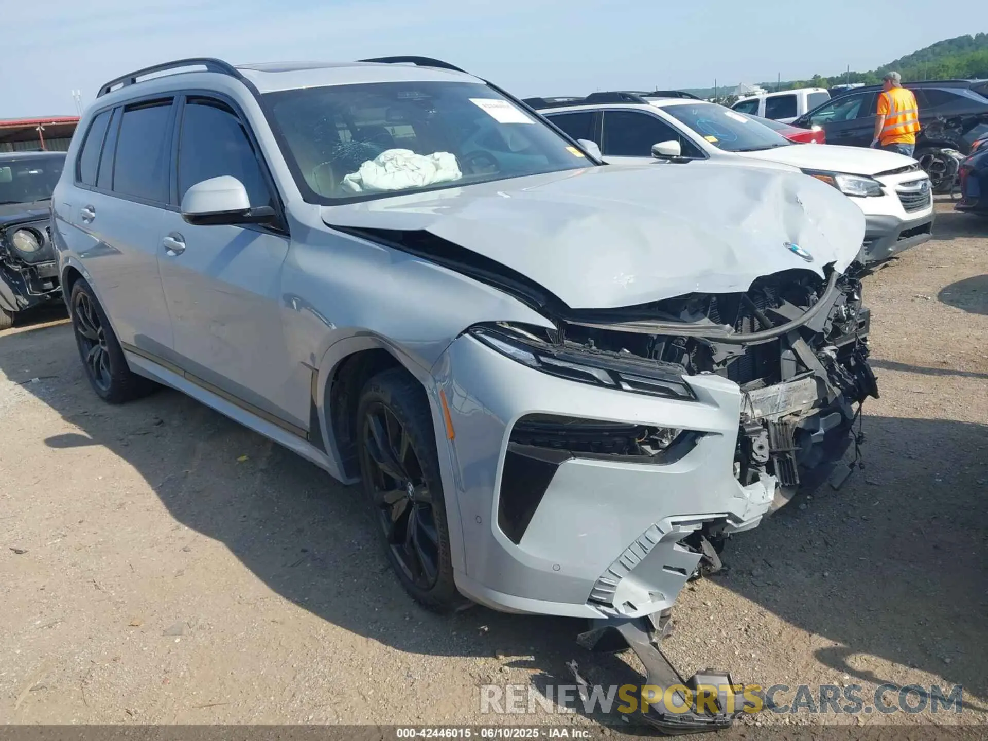 1 Photograph of a damaged car 5UX23EM03P9P71869 BMW X7 2023