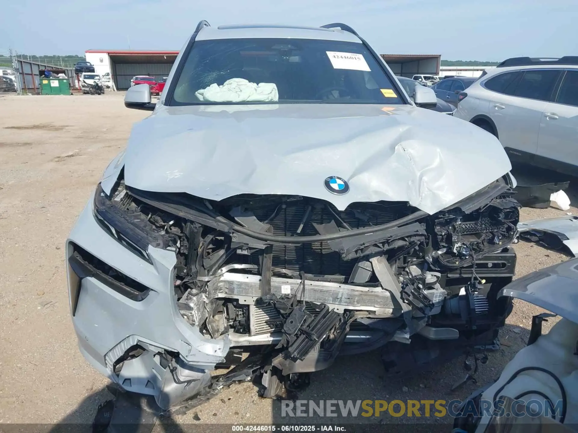 13 Photograph of a damaged car 5UX23EM03P9P71869 BMW X7 2023