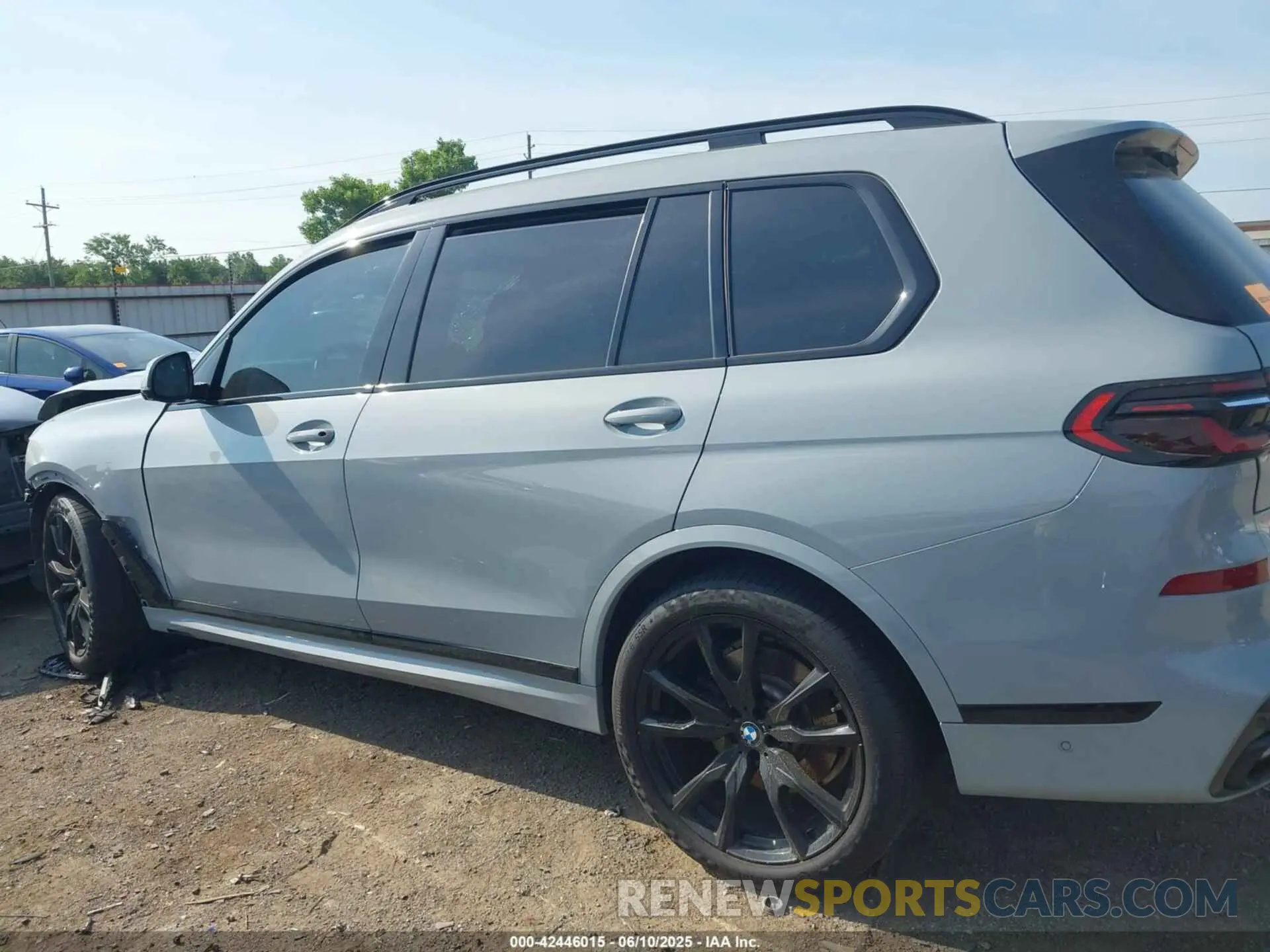 15 Photograph of a damaged car 5UX23EM03P9P71869 BMW X7 2023