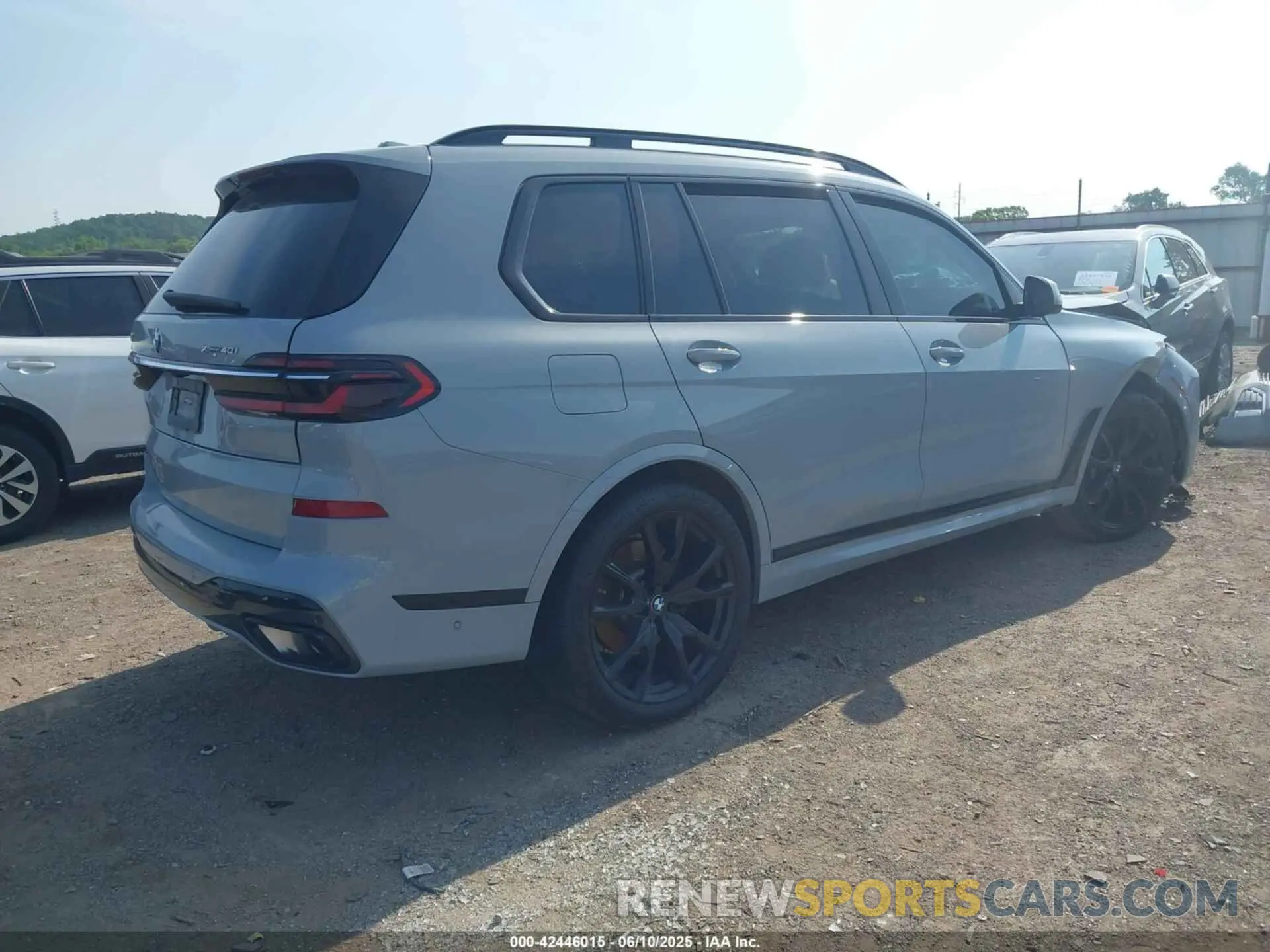 4 Photograph of a damaged car 5UX23EM03P9P71869 BMW X7 2023