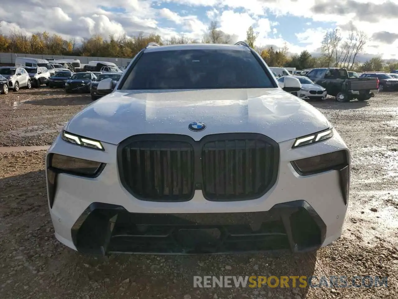 5 Photograph of a damaged car 5UX23EM04P9P02480 BMW X7 2023