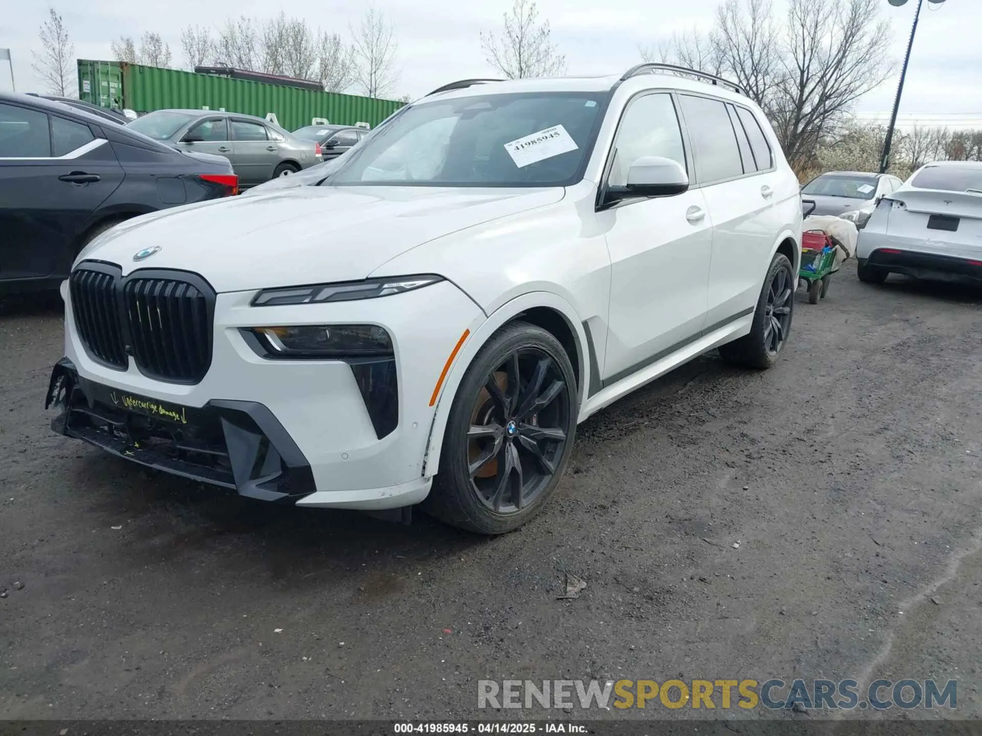 2 Photograph of a damaged car 5UX23EM04P9P37116 BMW X7 2023