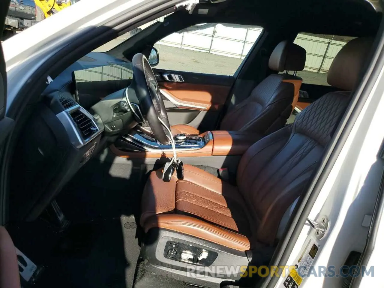 7 Photograph of a damaged car 5UX23EM06P9R22333 BMW X7 2023