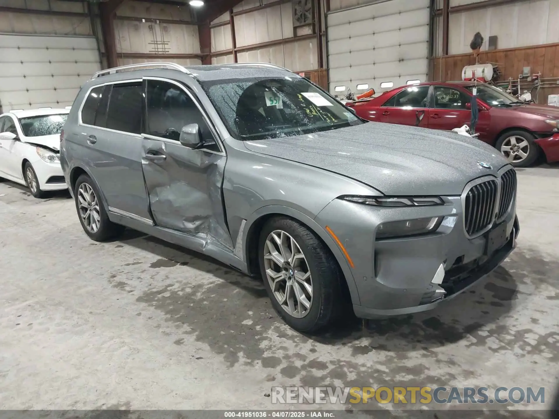 1 Photograph of a damaged car 5UX23EM06P9R39875 BMW X7 2023