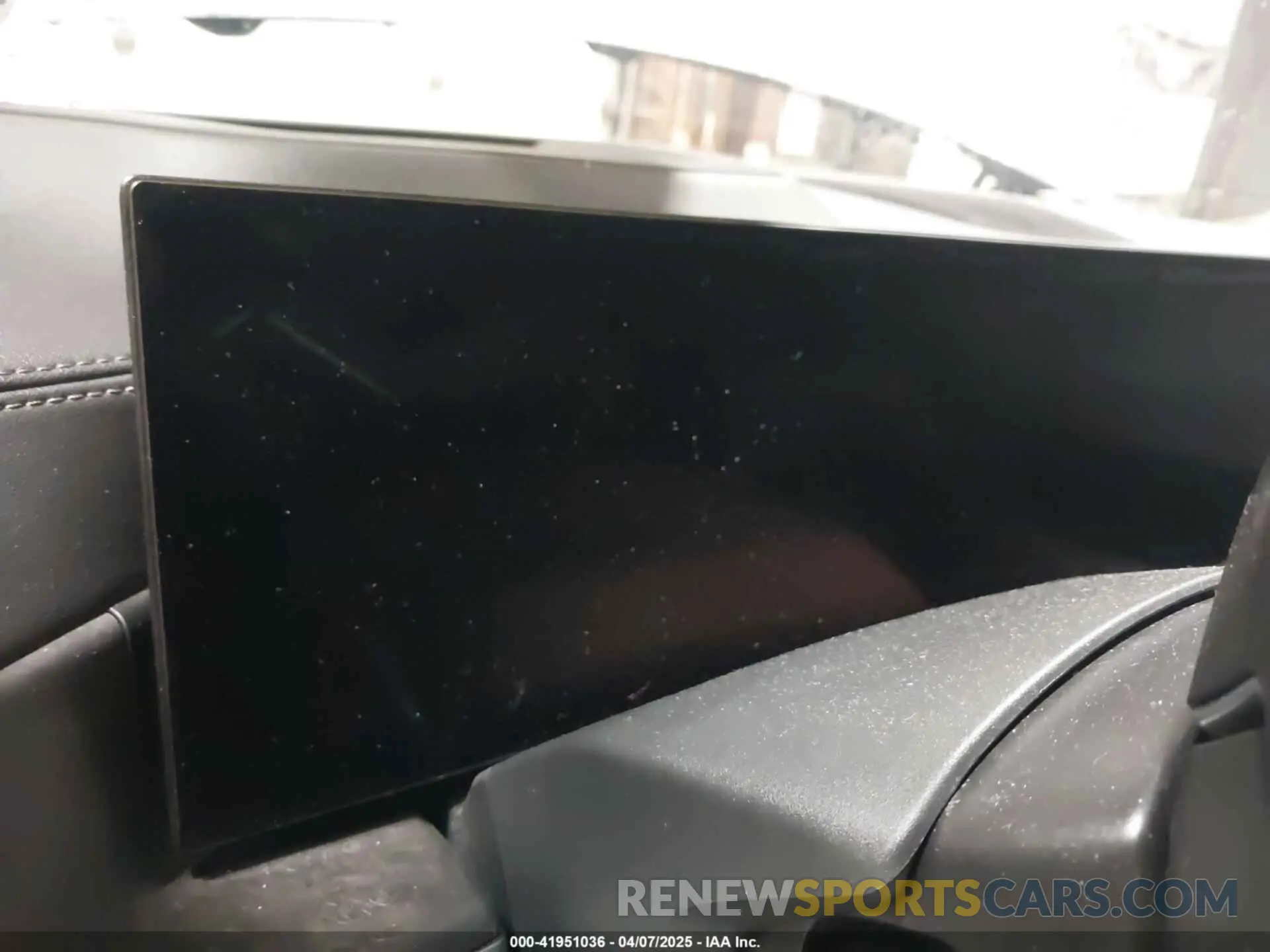15 Photograph of a damaged car 5UX23EM06P9R39875 BMW X7 2023