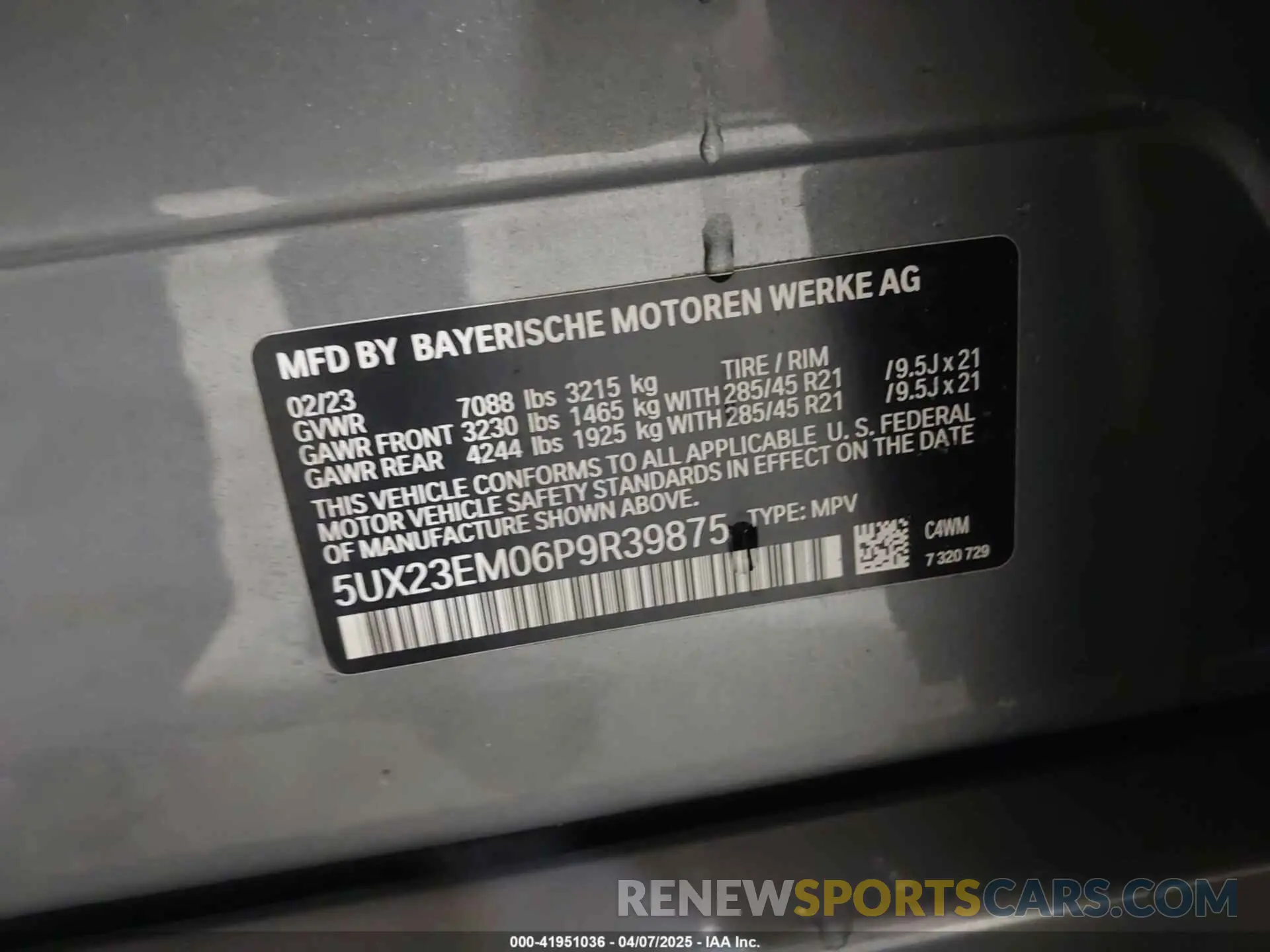 9 Photograph of a damaged car 5UX23EM06P9R39875 BMW X7 2023