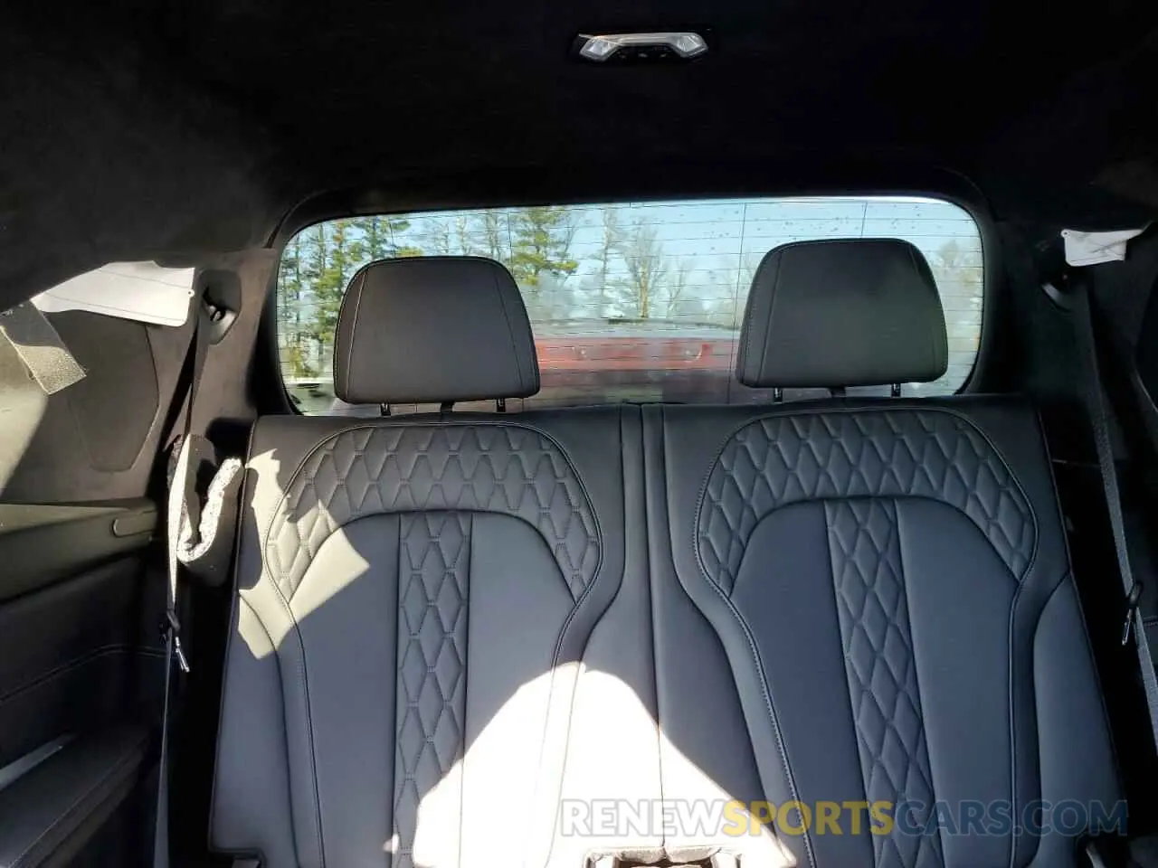 10 Photograph of a damaged car 5UX23EM07P9M76127 BMW X7 2023