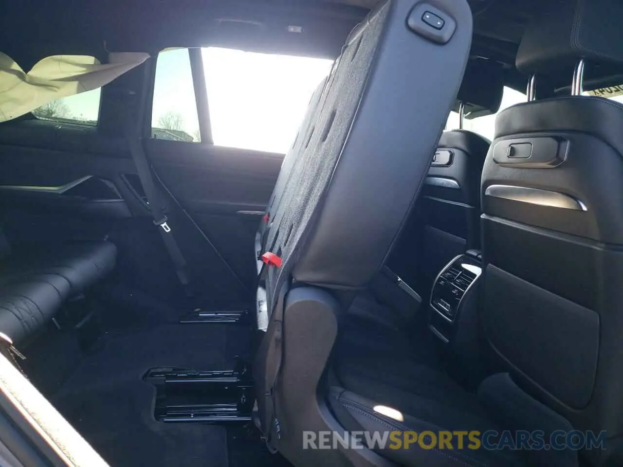 11 Photograph of a damaged car 5UX23EM07P9M76127 BMW X7 2023