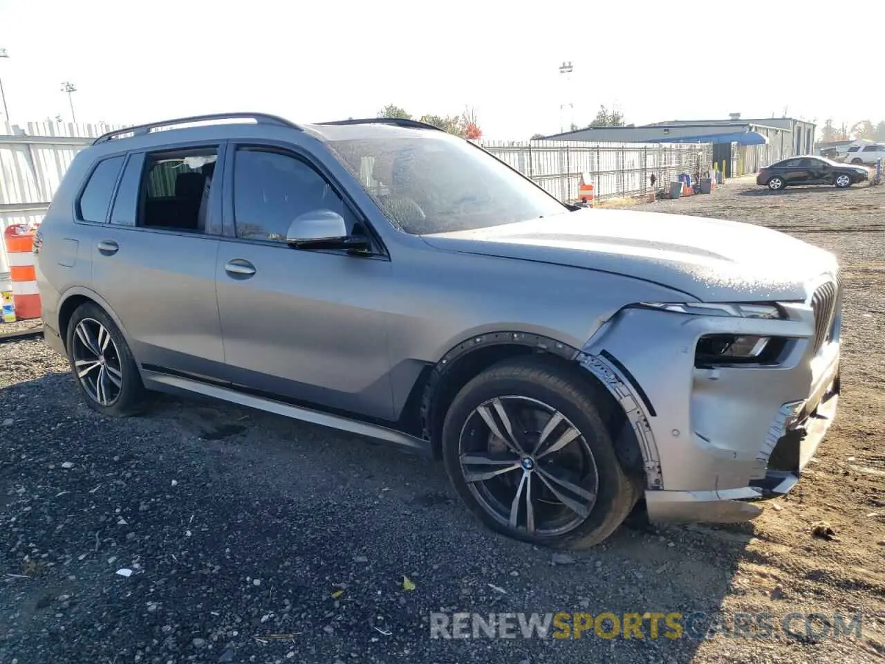 4 Photograph of a damaged car 5UX23EM07P9M76127 BMW X7 2023