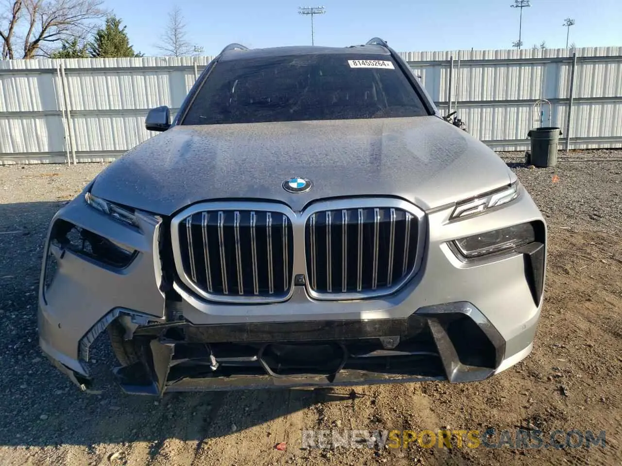 5 Photograph of a damaged car 5UX23EM07P9M76127 BMW X7 2023