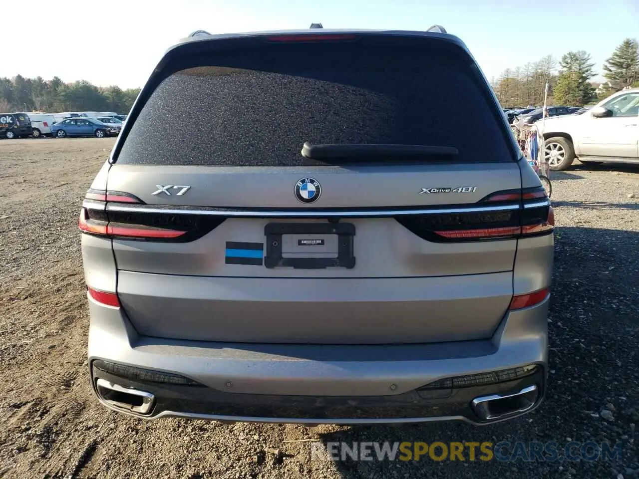 6 Photograph of a damaged car 5UX23EM07P9M76127 BMW X7 2023