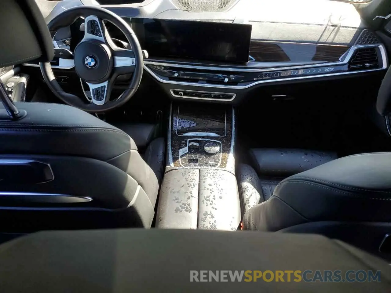 8 Photograph of a damaged car 5UX23EM07P9M76127 BMW X7 2023