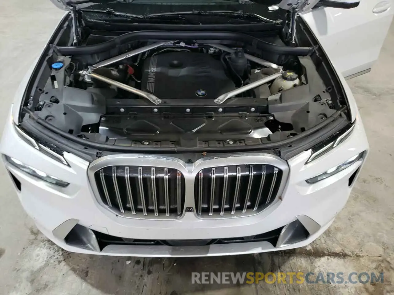 12 Photograph of a damaged car 5UX23EM07P9P50264 BMW X7 2023